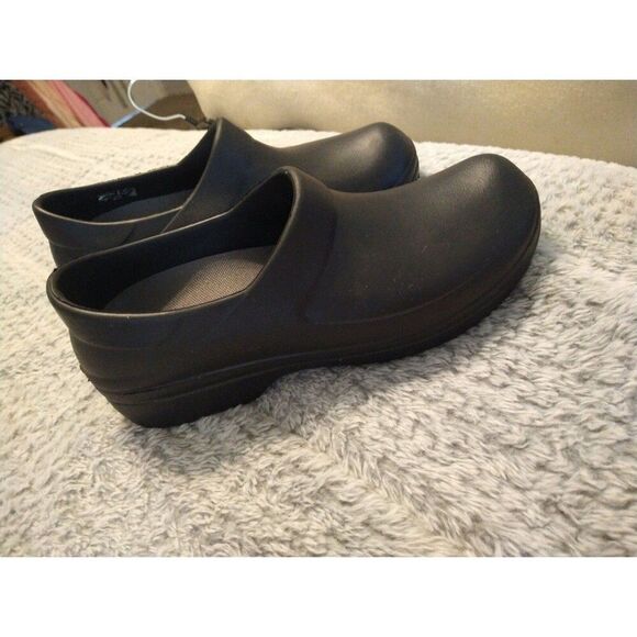 Crocs Classic ladies clogs Size 8 black - Picture 7 of 10